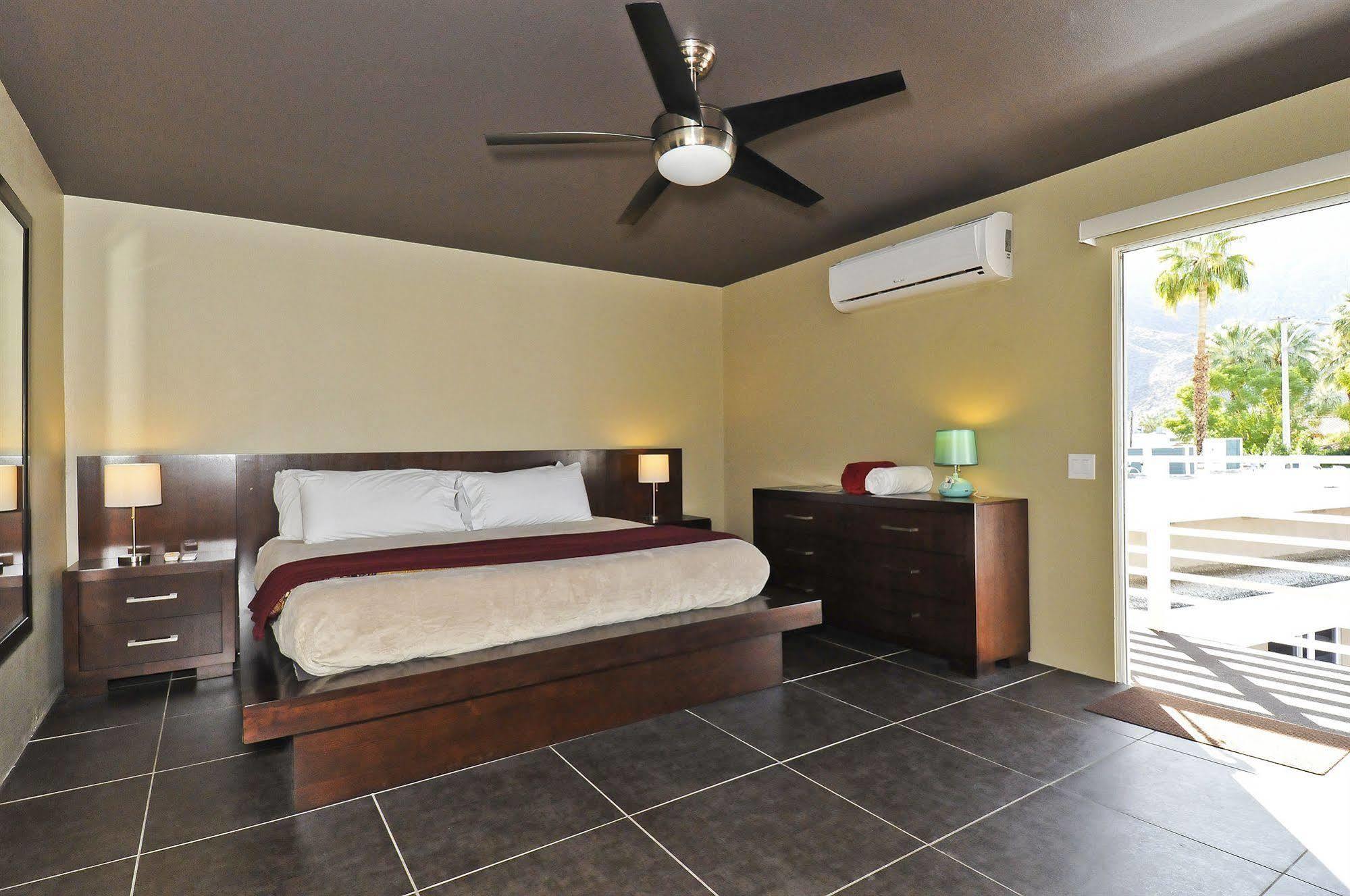 Bearfoot Inn - Clothing Optional Hotel For Gay Men Palm Springs Eksteriør bilde