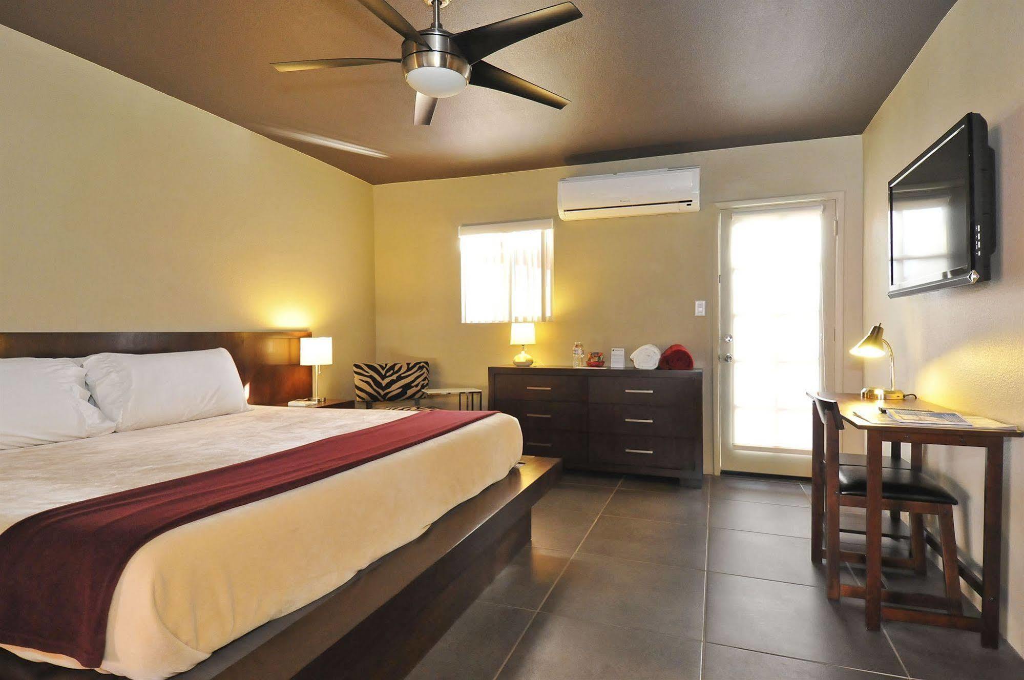 Bearfoot Inn - Clothing Optional Hotel For Gay Men Palm Springs Eksteriør bilde