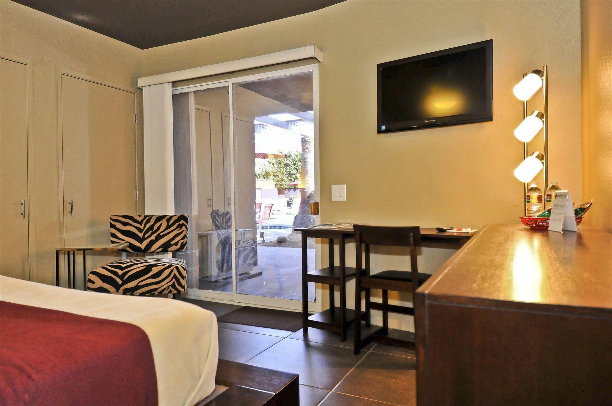 Bearfoot Inn - Clothing Optional Hotel For Gay Men Palm Springs Eksteriør bilde