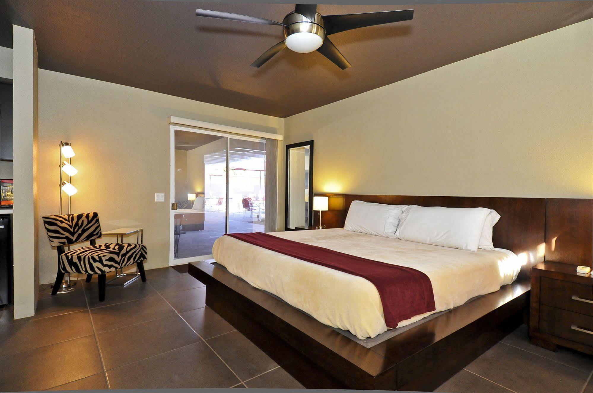Bearfoot Inn - Clothing Optional Hotel For Gay Men Palm Springs Eksteriør bilde