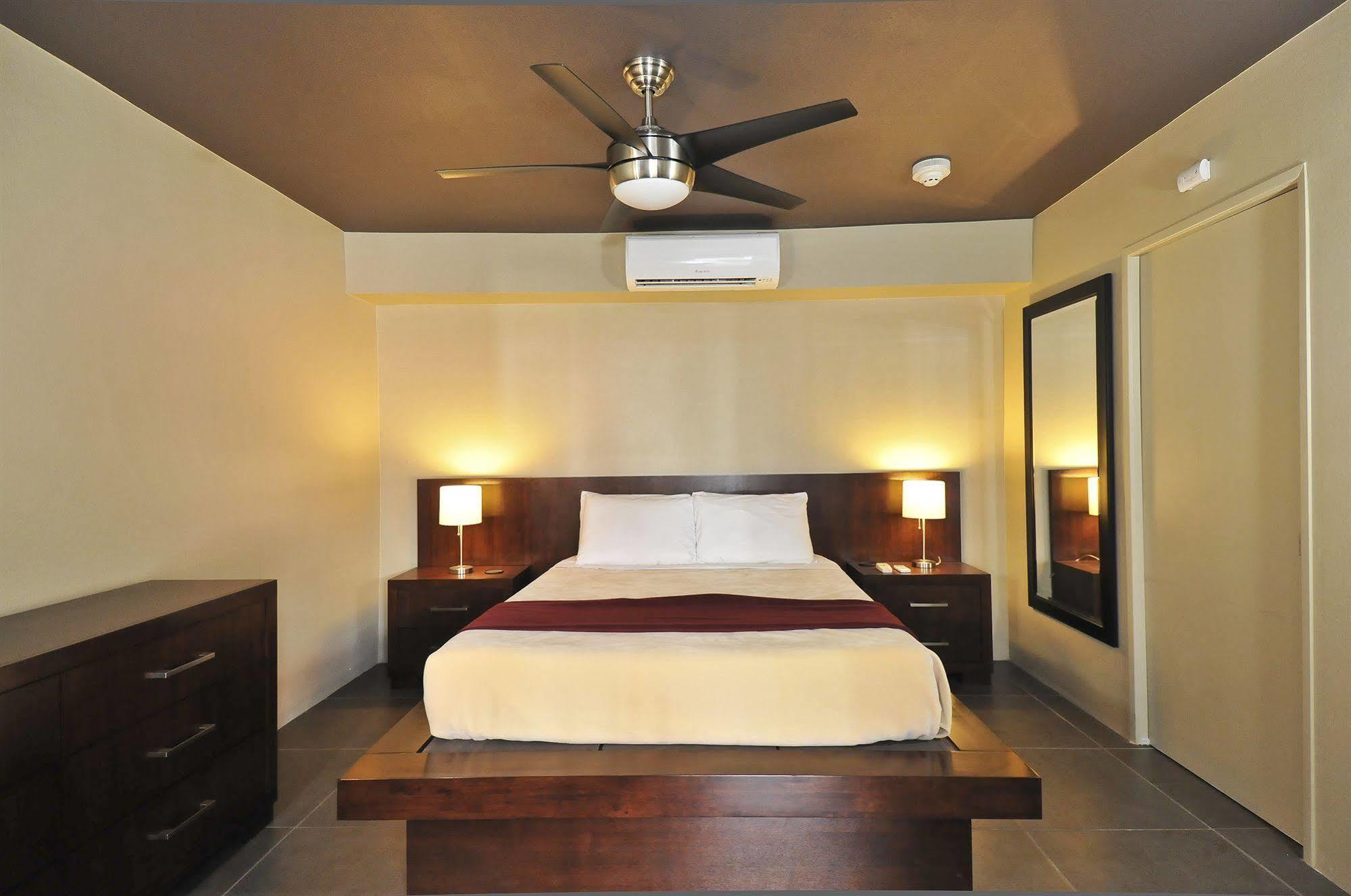 Bearfoot Inn - Clothing Optional Hotel For Gay Men Palm Springs Eksteriør bilde