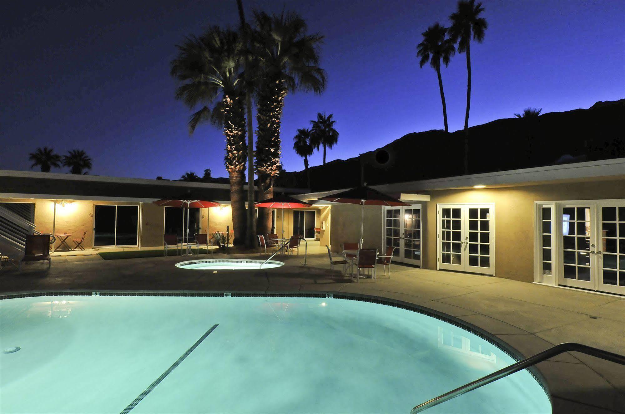 Bearfoot Inn - Clothing Optional Hotel For Gay Men Palm Springs Eksteriør bilde