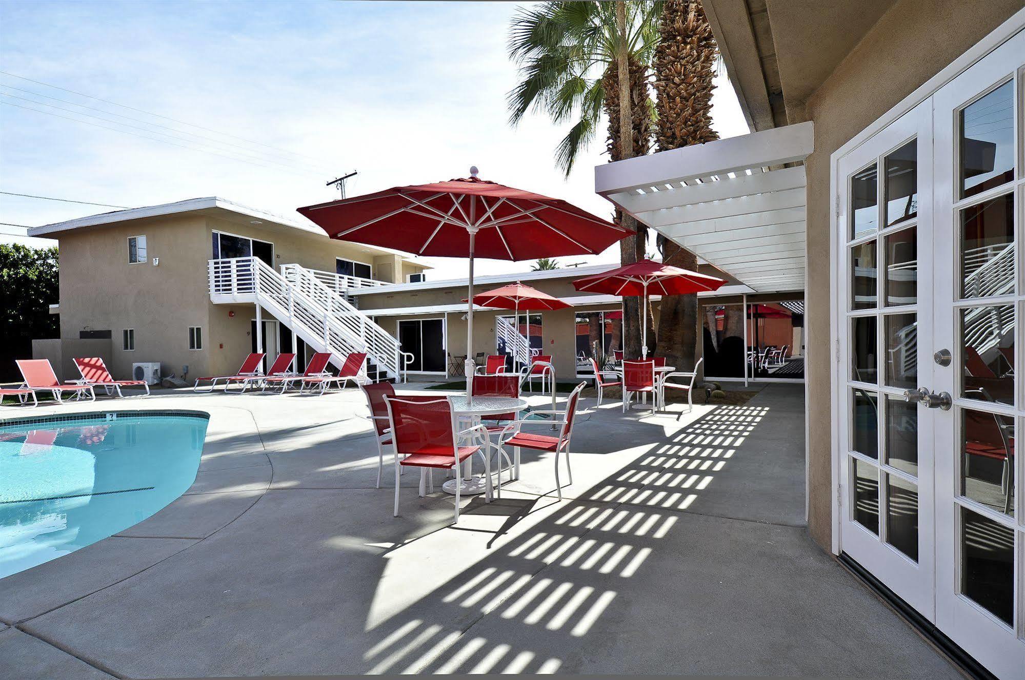 Bearfoot Inn - Clothing Optional Hotel For Gay Men Palm Springs Eksteriør bilde